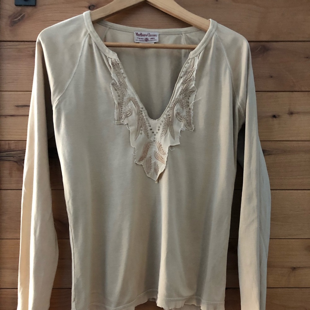 Marlboro Classic top